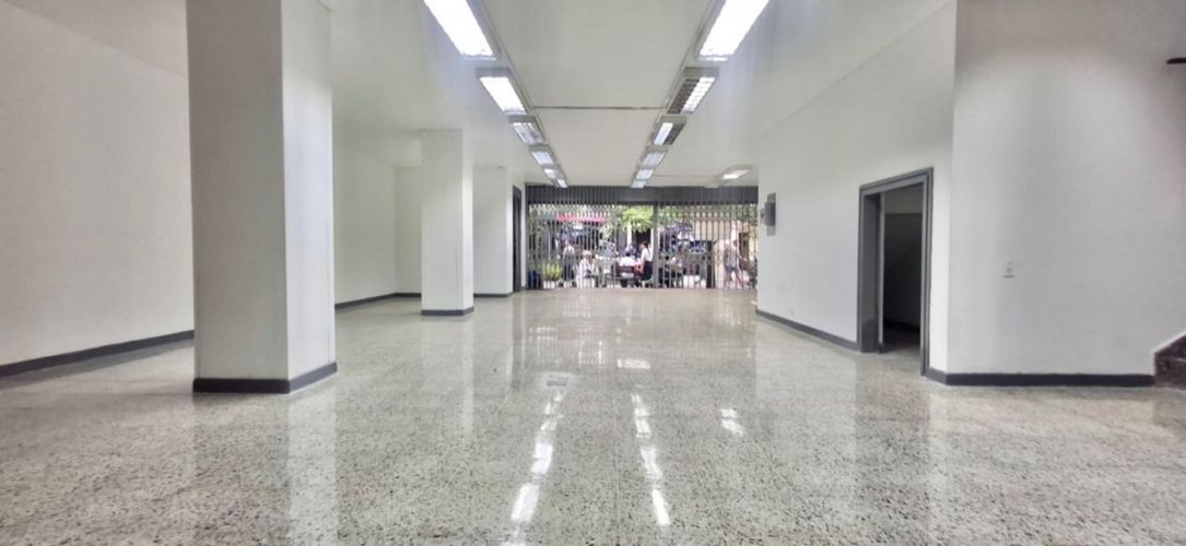 Local en arriendo en La Candelaria, Medellín, 360 m² · foto 3 de 16