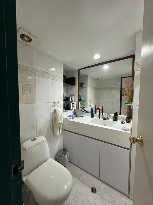 Apartamento de 4 alcobas en venta en El Castillo, Medellín, 135 m² · foto 10 de 11