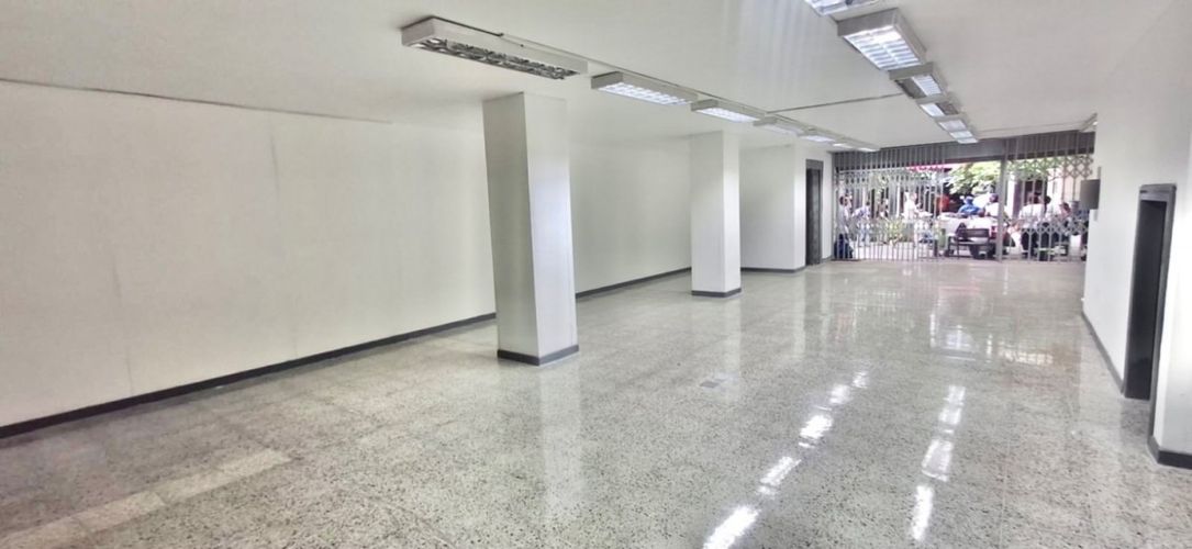 Local en arriendo en La Candelaria, Medellín, 360 m² · foto 11 de 16