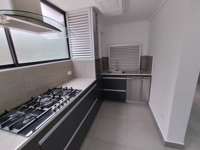 Apartamento de 3 alcobas en venta en El Poblado, Medellín, 160 m² · foto 4 de 15