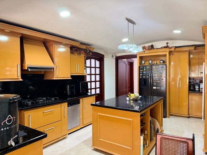 Casa de 4 alcobas en venta en Loma Del Escobero, Envigado, 560 m² · foto 6 de 20