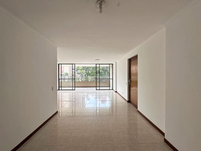Apartamento de 3 alcobas en arriendo en El Poblado, Medellín, 135 m² · foto 2 de 20