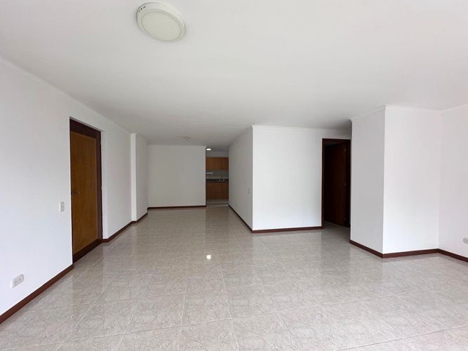 Apartamento de 3 alcobas en arriendo en El Poblado, Medellín, 135 m² · foto 5 de 20