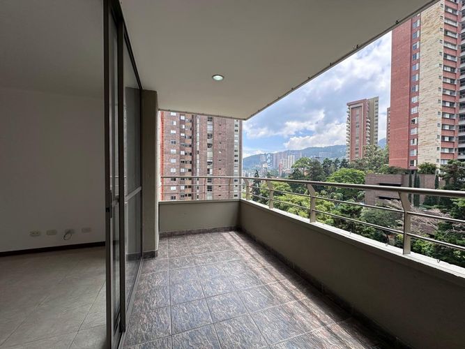 Apartamento de 3 alcobas en arriendo en El Poblado, Medellín, 135 m² · foto 18 de 20