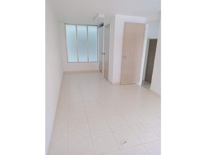 Casa de 4 alcobas en venta en La Esmeralda, Itagüí, 119 m² · foto 3 de 18