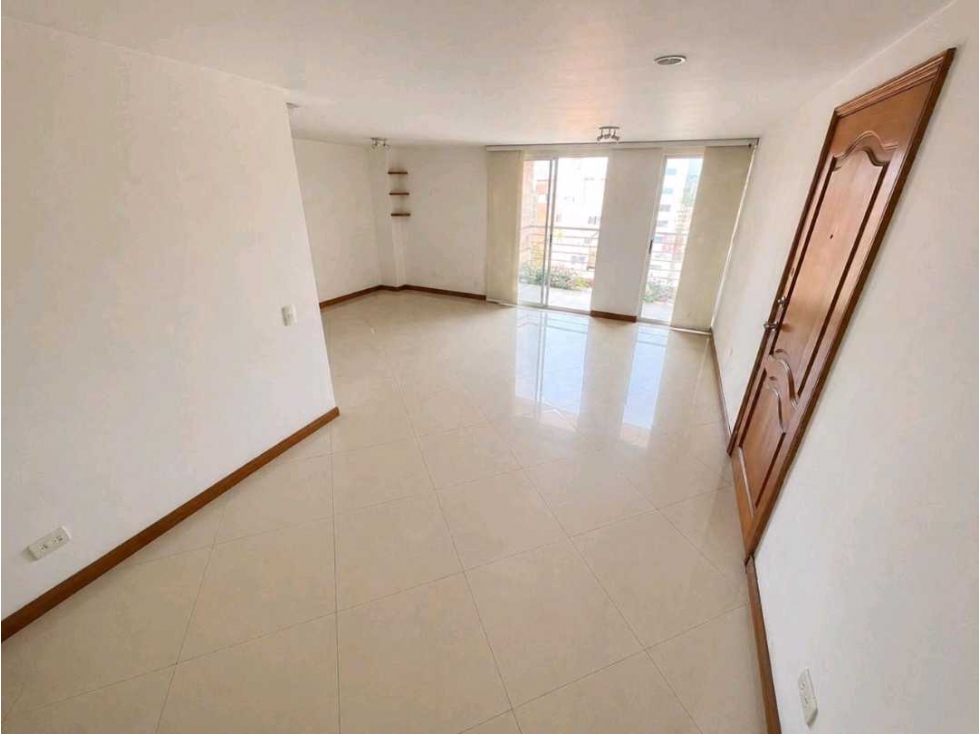 Apartamento en arriendo en Laureles, Medellín · foto 3 de 24
