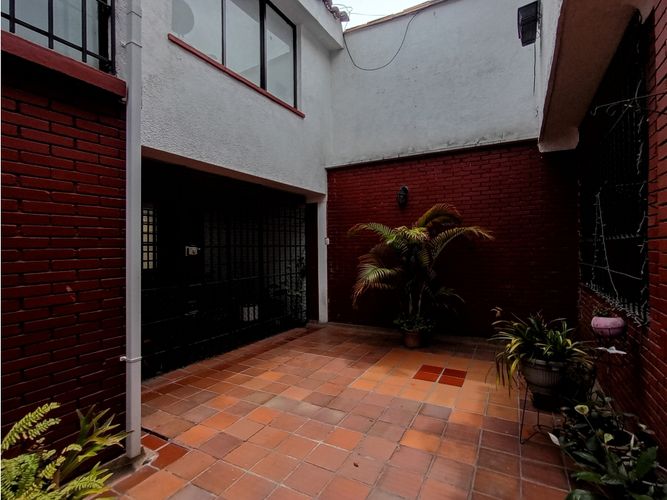 Casa de 5 alcobas en venta en Los Profesionales, Armenia, 158 m² · foto 2 de 24