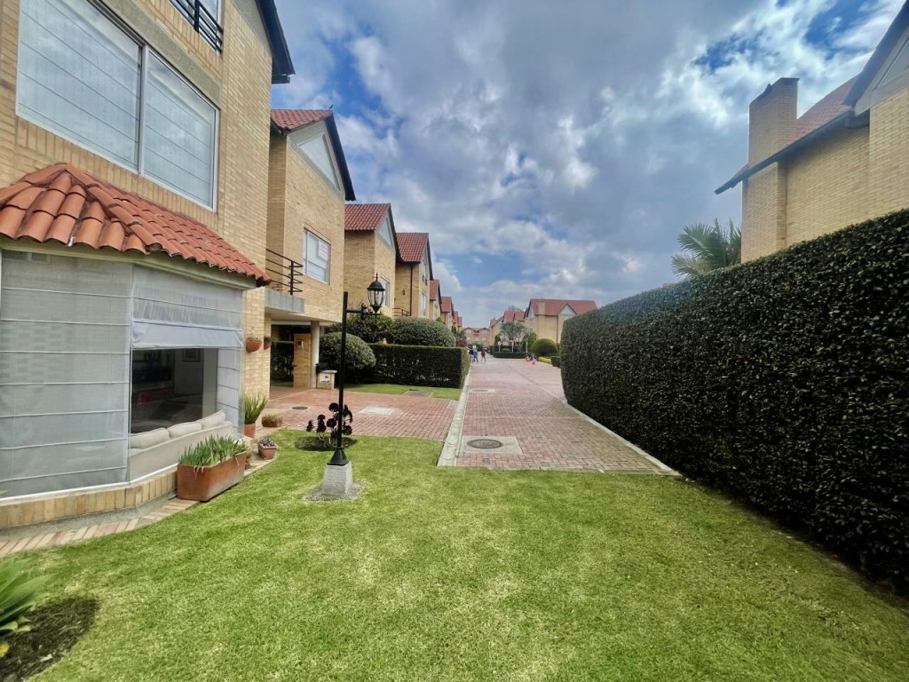 Casa en venta en San Jose De Los Arboles, Chía · foto 2 de 24