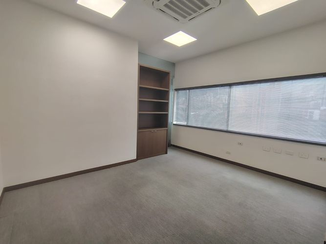 Oficina en arriendo en Manila, Medellín, 132 m² · foto 5 de 13