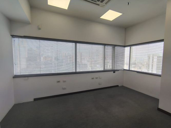 Oficina en arriendo en Manila, Medellín, 132 m² · foto 8 de 13