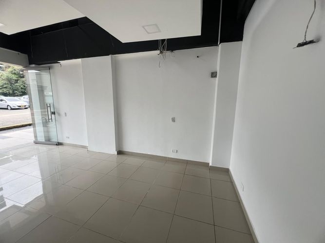 Local en arriendo en El Poblado, Medellín, 30 m² · foto 4 de 8