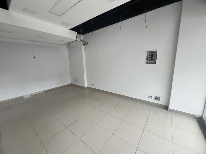Local en arriendo en El Poblado, Medellín, 30 m² · foto 5 de 8