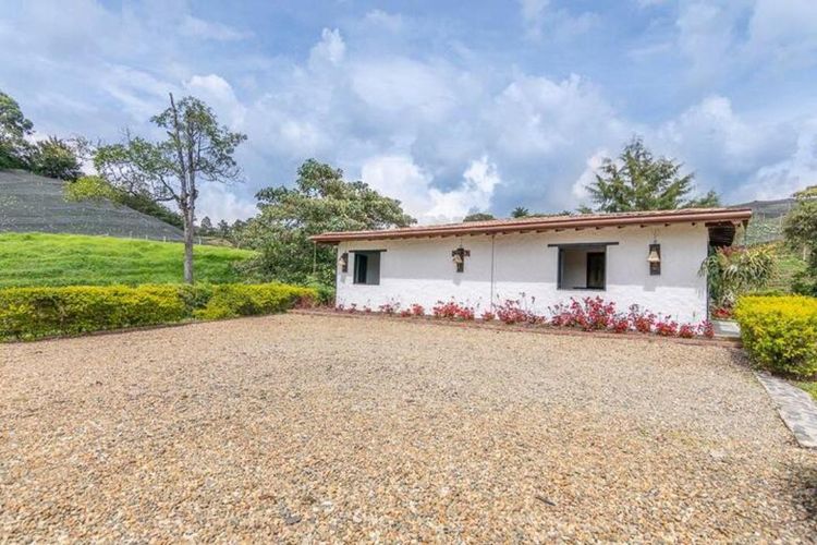 Finca en venta en San Nicolas, La Ceja, 3416 m² · foto 10 de 13