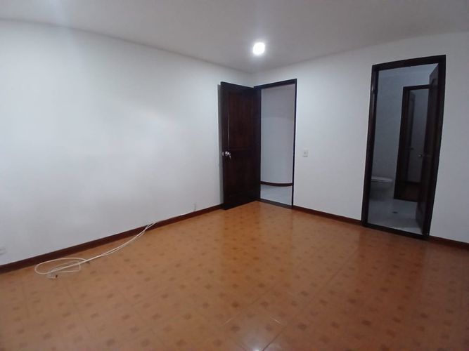 Apartamento de 4 alcobas en venta en Pinares, Pereira, 105 m² · foto 4 de 16