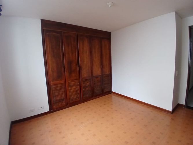 Apartamento de 4 alcobas en venta en Pinares, Pereira, 105 m² · foto 8 de 16