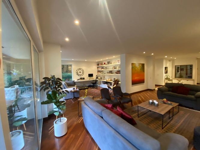 Apartamento de 3 alcobas en arriendo en Los Rosales, Bogotá, 248 m² · foto 2 de 14