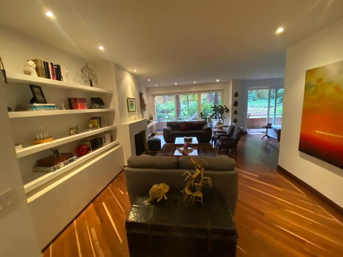 Apartamento de 3 alcobas en arriendo en Los Rosales, Bogotá, 248 m² · foto 3 de 14