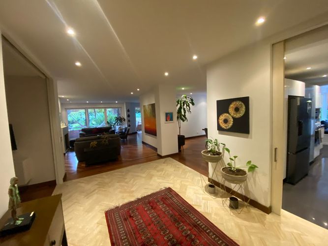 Apartamento de 3 alcobas en arriendo en Los Rosales, Bogotá, 248 m² · foto 4 de 14