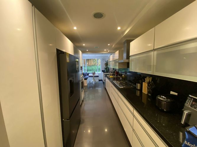 Apartamento de 3 alcobas en arriendo en Los Rosales, Bogotá, 248 m² · foto 5 de 14