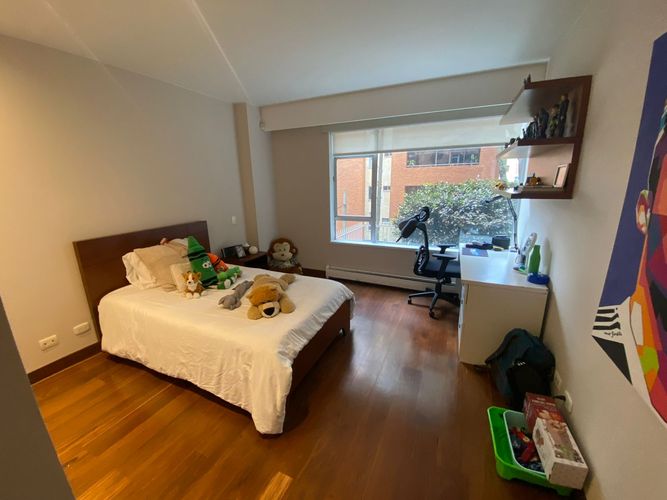 Apartamento de 3 alcobas en arriendo en Los Rosales, Bogotá, 248 m² · foto 9 de 14