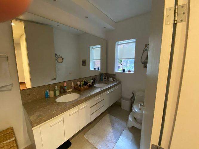 Apartamento de 3 alcobas en arriendo en Los Rosales, Bogotá, 248 m² · foto 10 de 14