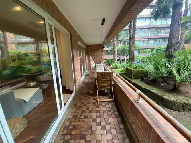 Apartamento de 3 alcobas en arriendo en Los Rosales, Bogotá, 248 m² · foto 13 de 14