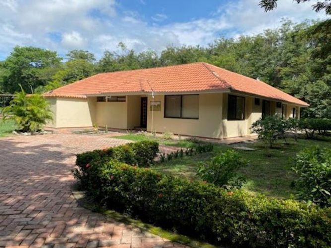 Casa de 6 alcobas en venta en Girardot, Girardot, 379 m² · foto 3 de 24