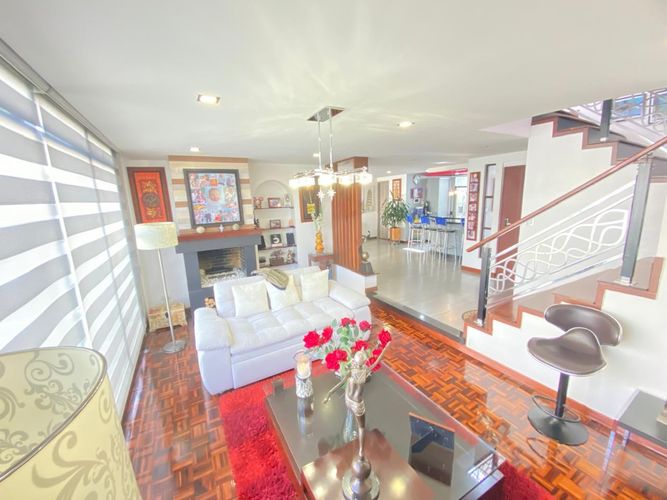 Casa de 4 alcobas en venta en La Floresta, Bogotá, 221 m² · foto 4 de 24