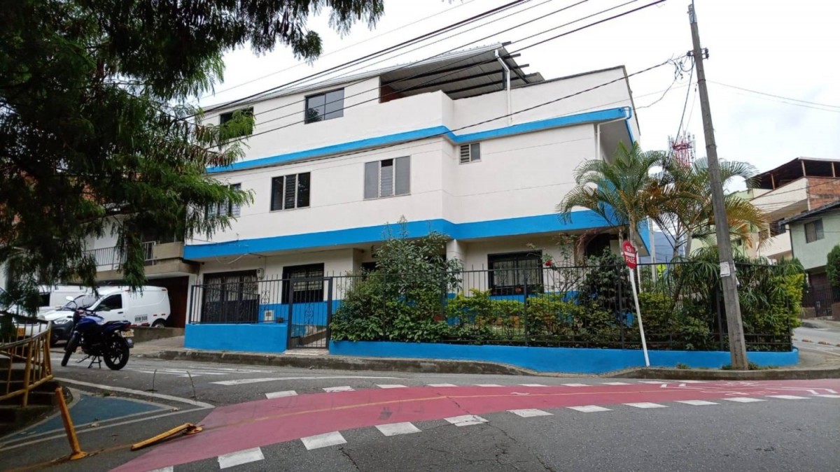 Casa en venta en Boston, Medellín 2