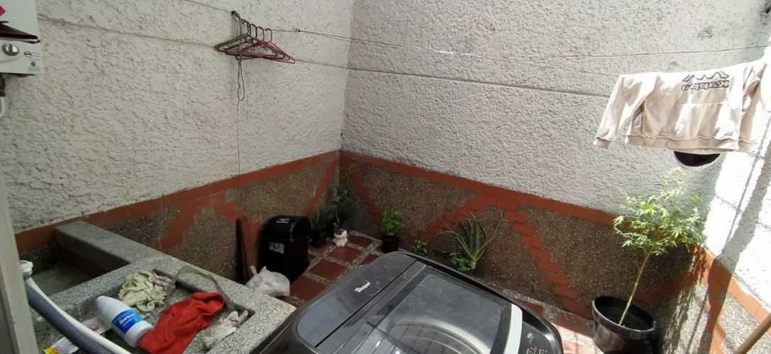 Casa de 7 alcobas en venta en Boston, Medellín, 149 m² · foto 6 de 17