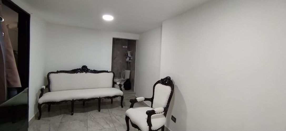 Casa de 7 alcobas en venta en Boston, Medellín, 149 m² · foto 13 de 17