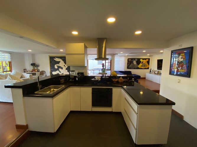 Casa de 4 alcobas en venta en San Jose De Bavaria, Bogotá, 380 m² · foto 5 de 15