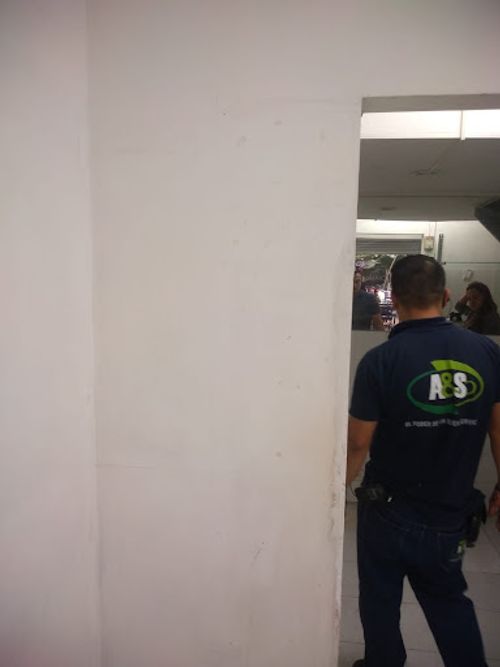Local en arriendo en La Candelaria, Medellín, 25 m² · foto 12 de 14