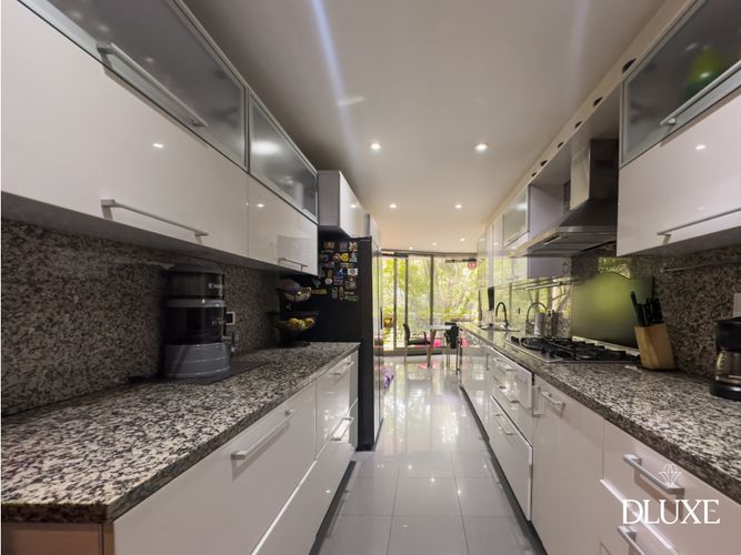 Apartamento de 3 alcobas en venta en Chico, Bogotá, 205 m² · foto 9 de 24