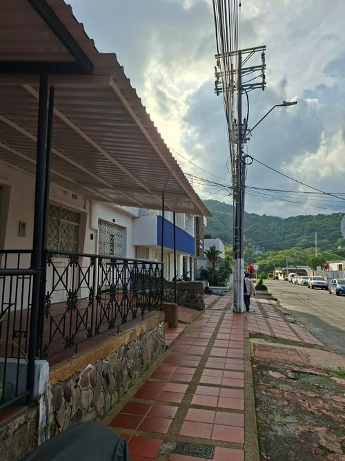 Local en arriendo en Barzal Bajo Sur, Villavicencio, 20 m² · foto 2 de 10