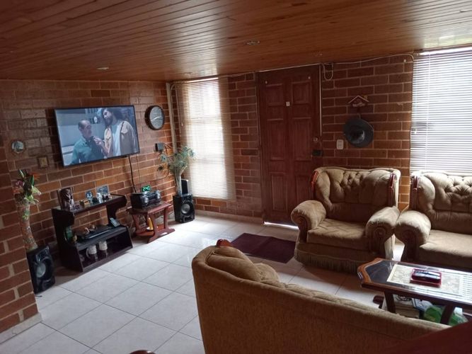 Casa de 5 alcobas en venta en Centro, Funza, 128 m² · foto 3 de 24