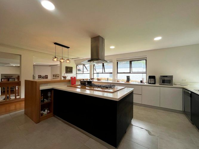 Casa de 4 alcobas en venta en El Poblado, Medellín, 440 m² · foto 5 de 19