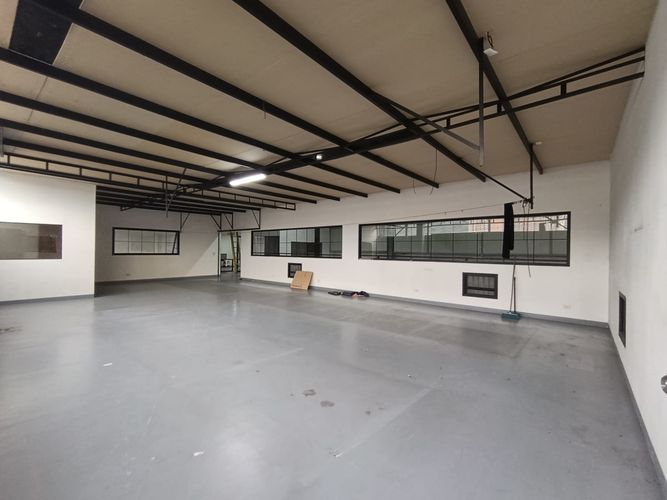Bodega en arriendo en El Poblado, Medellín, 922 m² · foto 8 de 11