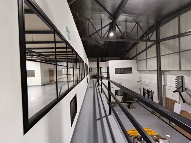 Bodega en arriendo en El Poblado, Medellín, 922 m² · foto 9 de 11