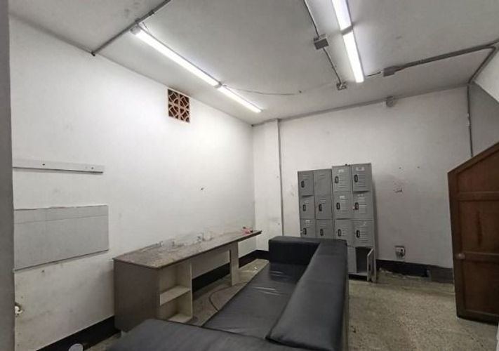 Bodega en arriendo en El Poblado, Medellín, 922 m² · foto 10 de 11