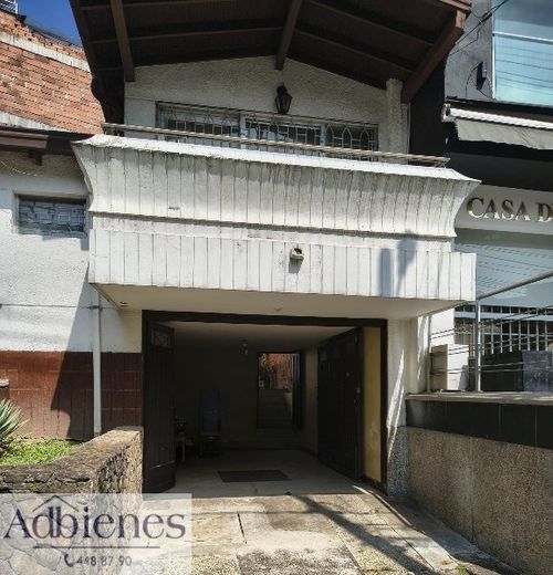 Casa de 4 alcobas en venta en Las Acacias, Medellín, 255 m² · foto 2 de 23