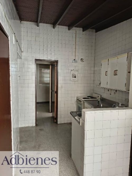 Casa de 4 alcobas en venta en Las Acacias, Medellín, 255 m² · foto 6 de 23