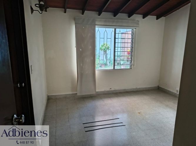 Casa de 4 alcobas en venta en Las Acacias, Medellín, 255 m² · foto 8 de 23