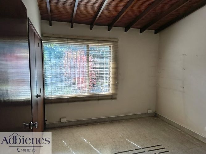 Casa de 4 alcobas en venta en Las Acacias, Medellín, 255 m² · foto 9 de 23