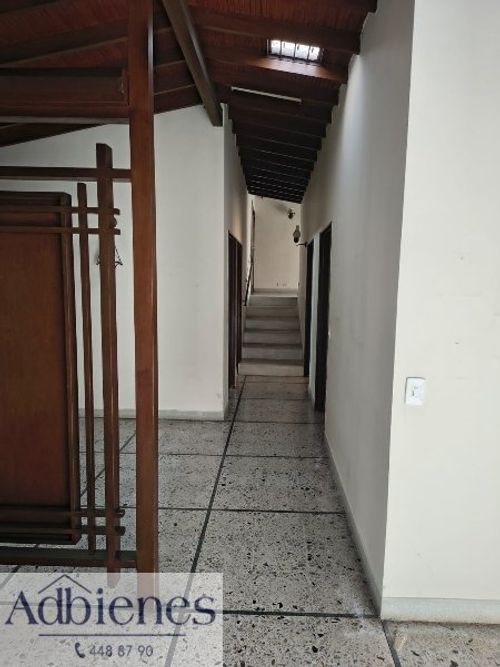Casa de 4 alcobas en venta en Las Acacias, Medellín, 255 m² · foto 11 de 23