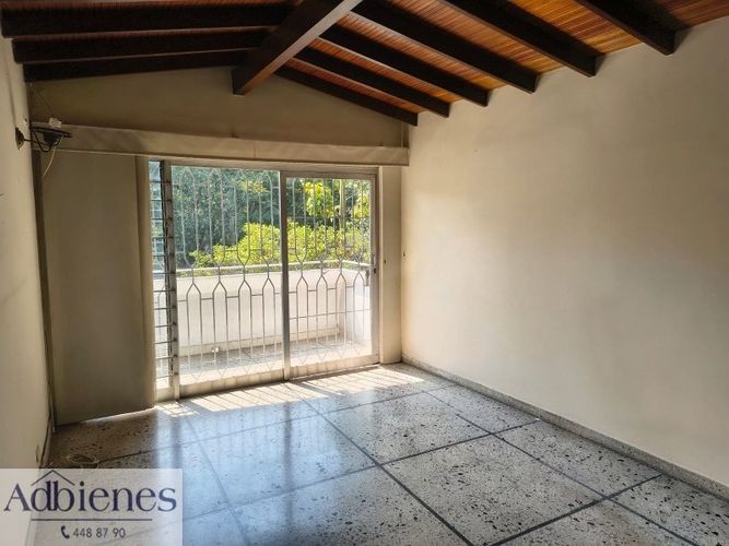 Casa de 4 alcobas en venta en Las Acacias, Medellín, 255 m² · foto 14 de 23