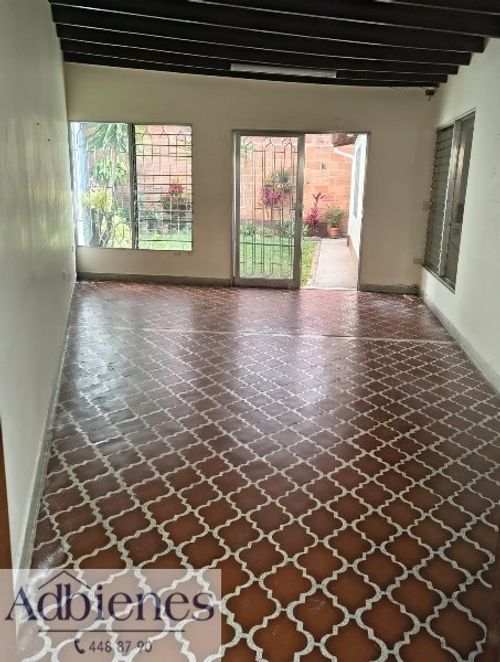 Casa de 4 alcobas en venta en Las Acacias, Medellín, 255 m² · foto 18 de 23