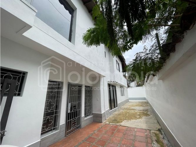 Casa de 8 alcobas en venta en La Aguacatala, Medellín, 315 m² · foto 3 de 24