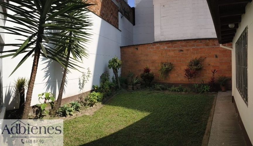Casa de 4 alcobas en venta en Las Acacias, Medellín, 255 m² · foto 21 de 23