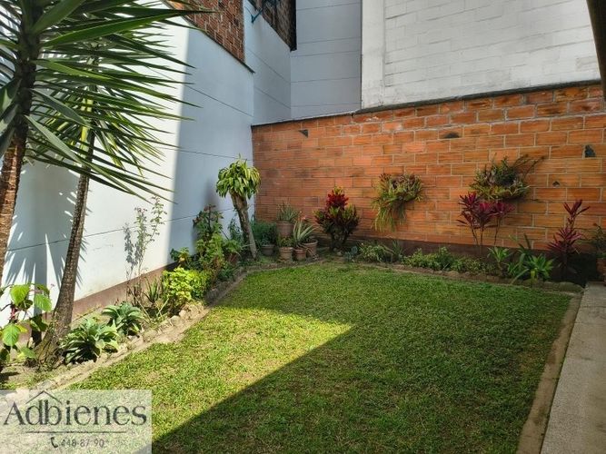Casa de 4 alcobas en venta en Las Acacias, Medellín, 255 m² · foto 22 de 23